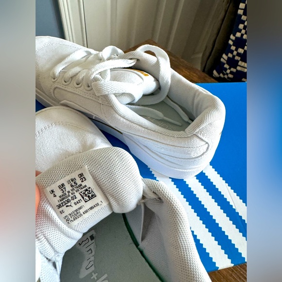 Puma white sneakers size 7.5 (runs small) - Picture 5 of 6